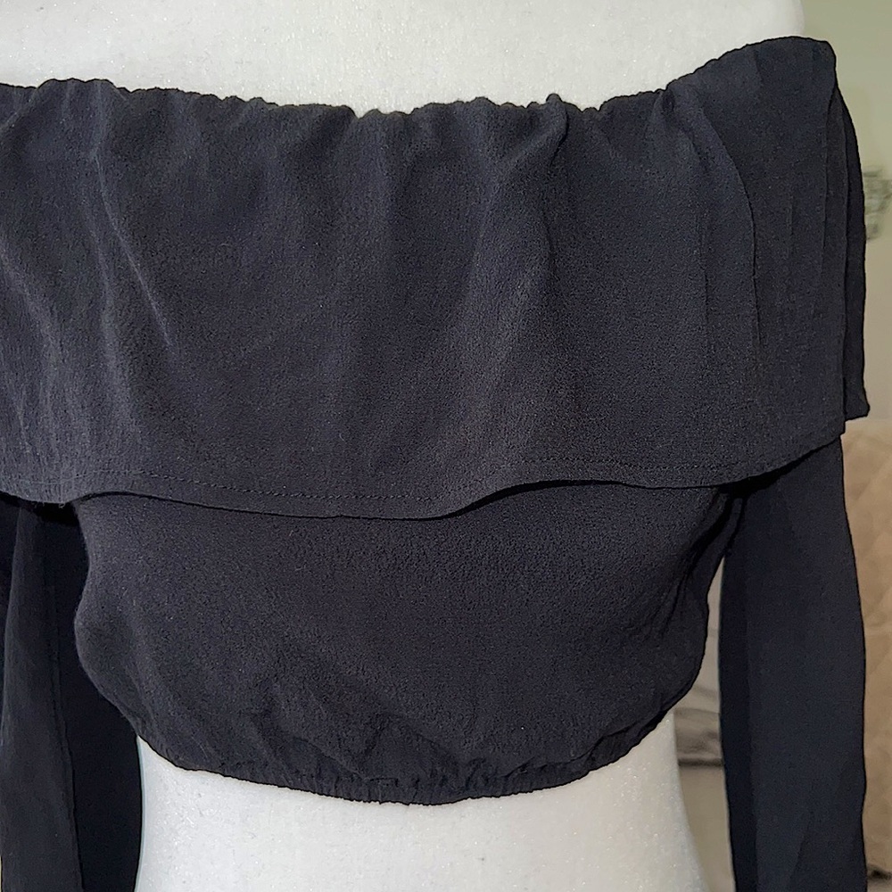 UO Silence + Noise Off-the-Shoulder Crop Top - Picture 7 of 11